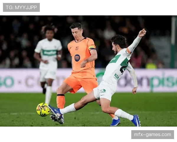 莱万多夫斯基肩伤复发,恐影响俱乐部新赛季表现 莱万多夫斯基肩伤复发,恐影响俱乐部新赛季表现